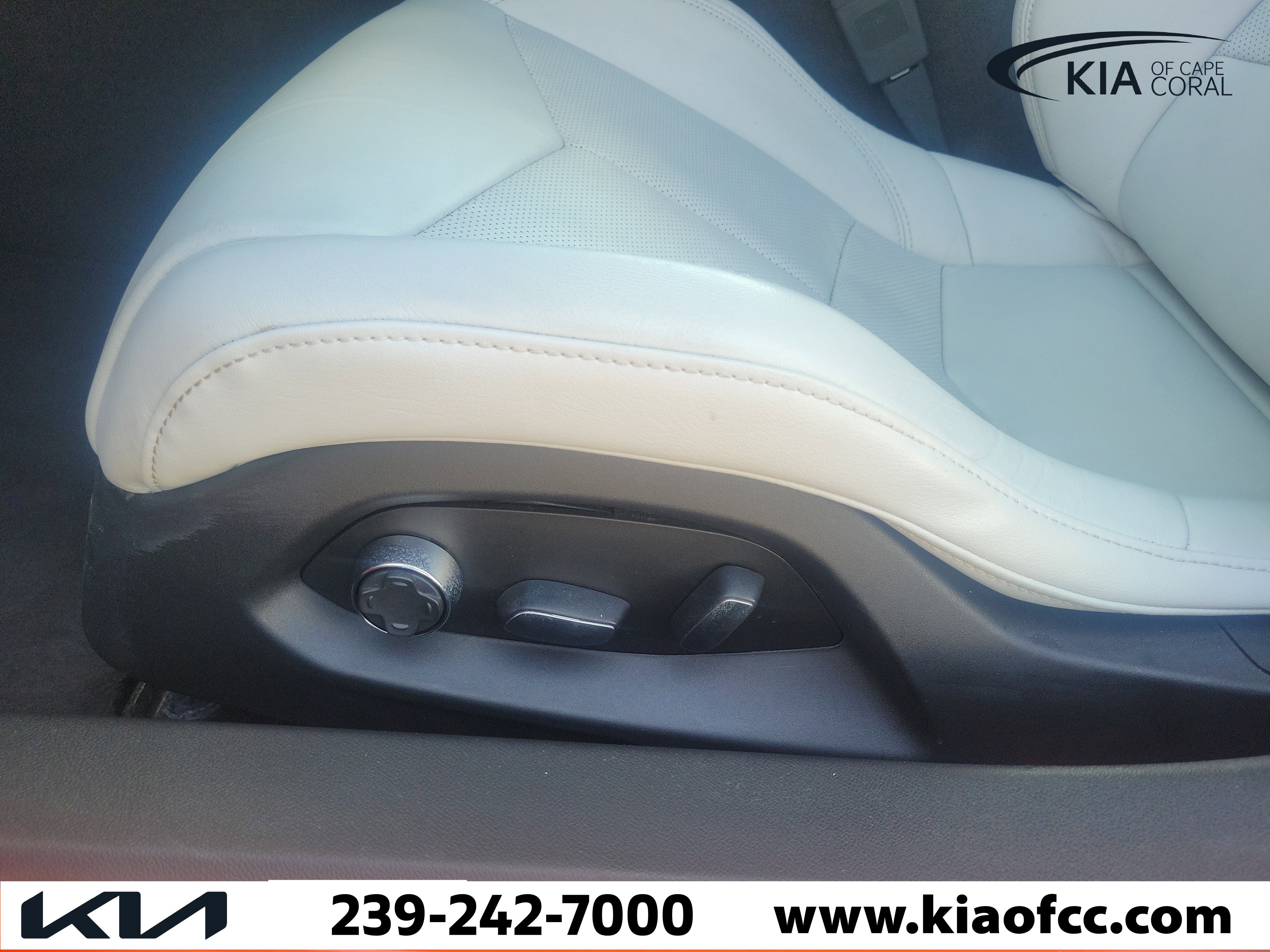 Used 2020 Chevrolet Corvette Stingray Preferred Cpe w/ 2LT Preferred Equipment Group RWD image 13