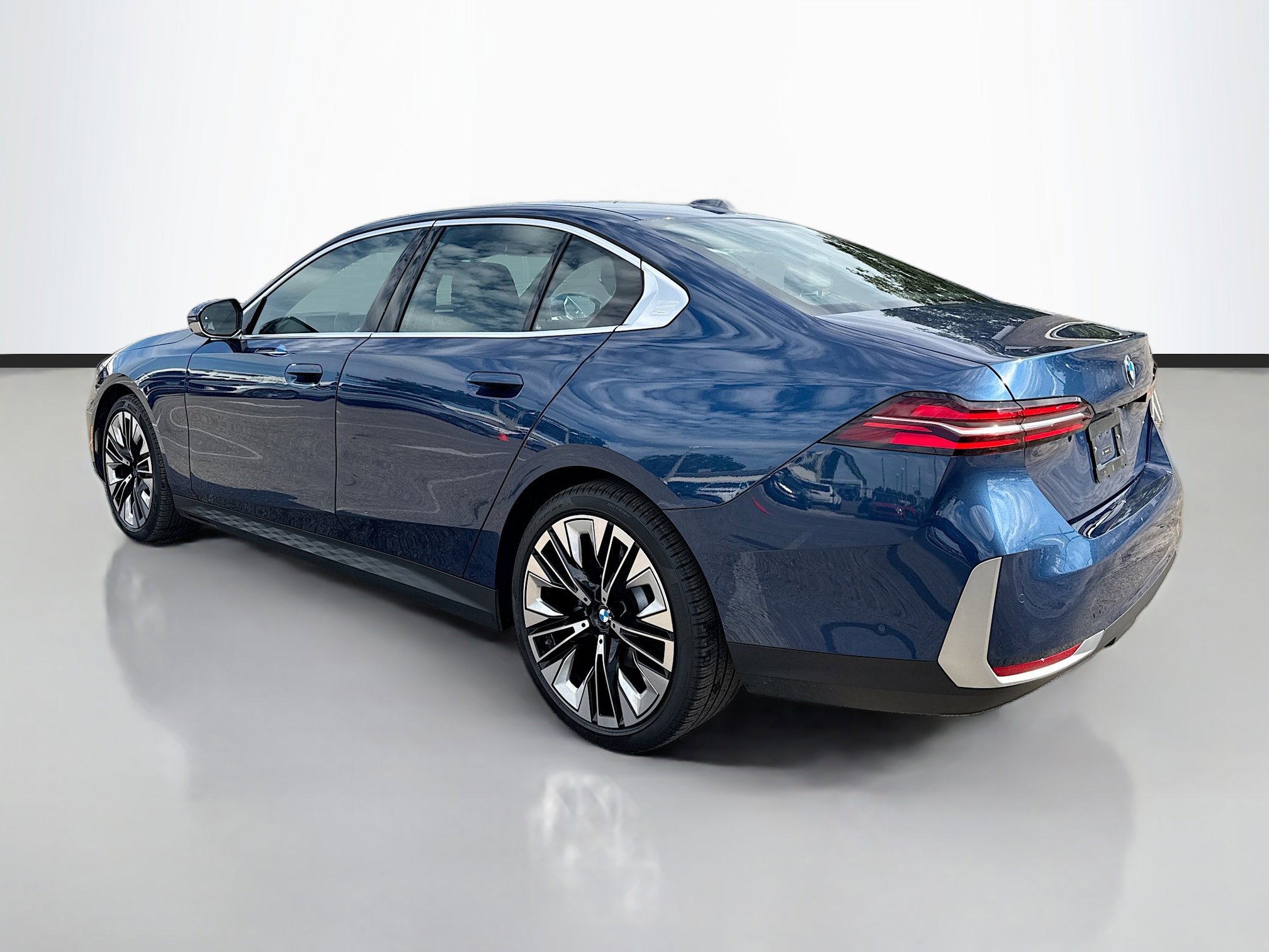 Used 2026 BMW 530i image 5