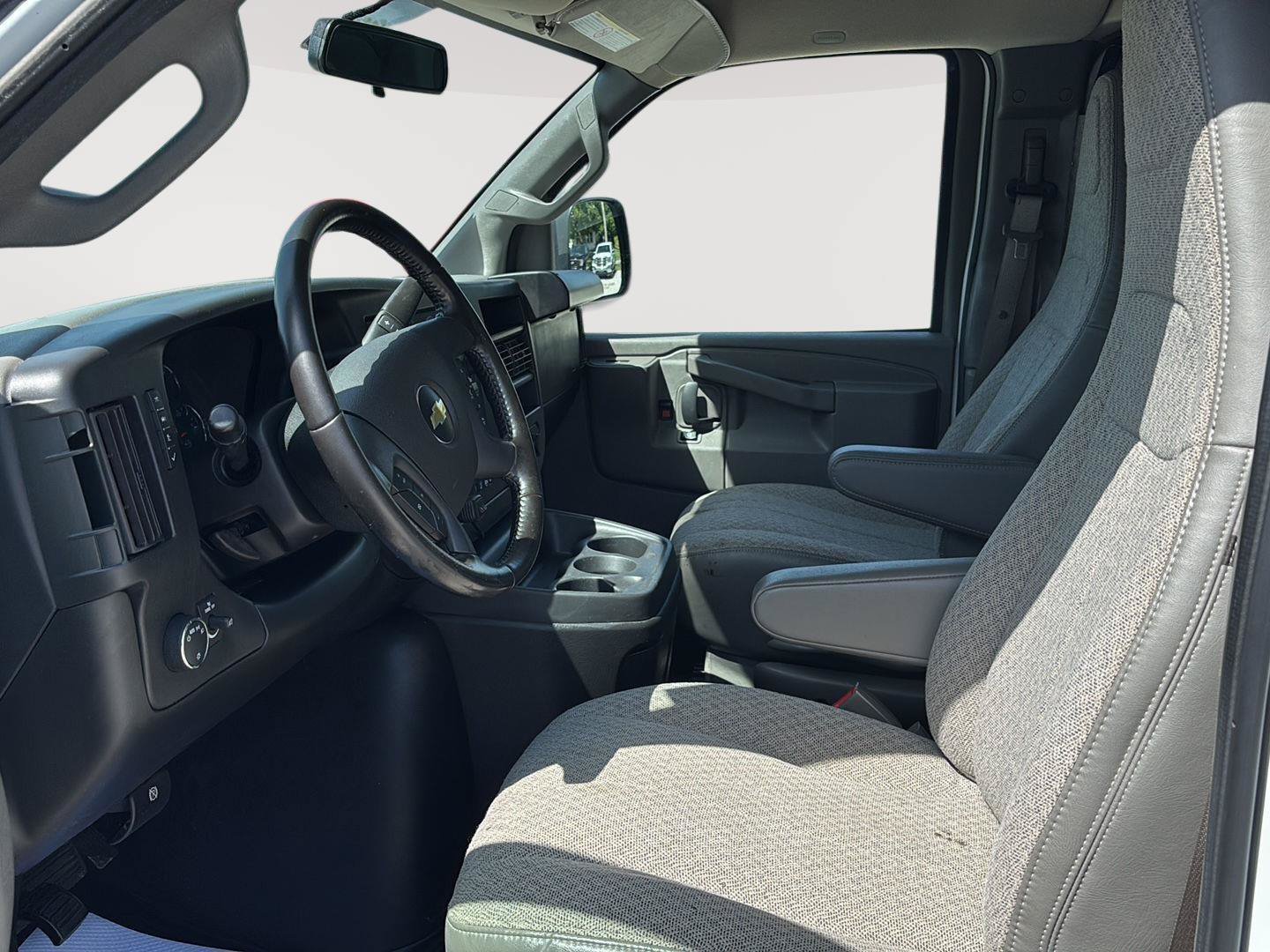 Used 2021 Chevrolet Express 2500 w/ Driver Convenience Package RWD image 10