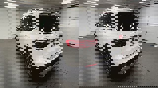 Used 2024 Mercedes-Benz GLB 250 4MATIC image 6