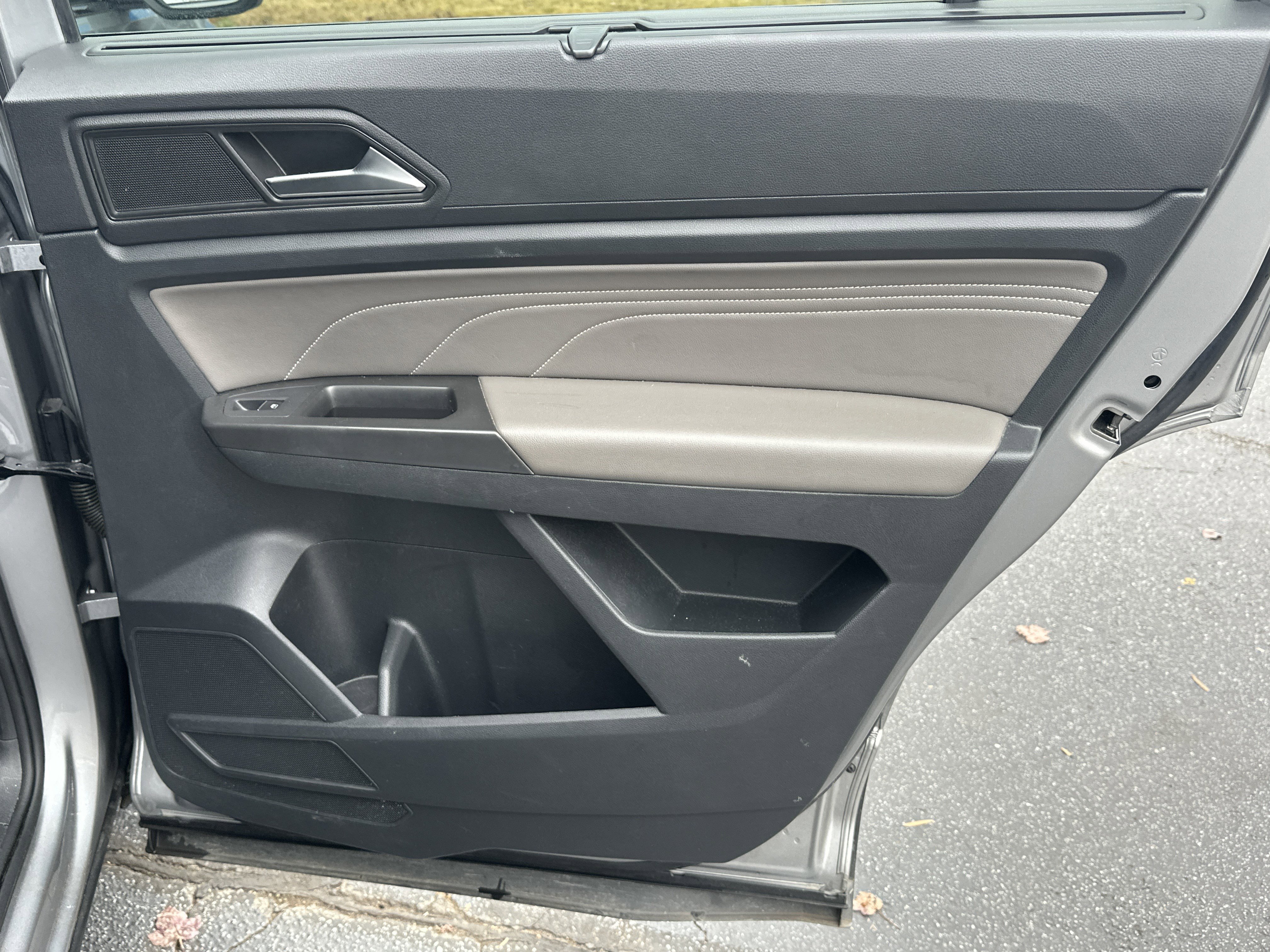 Used 2022 Volkswagen Atlas SE w/ Panoramic Sunroof Package image 14