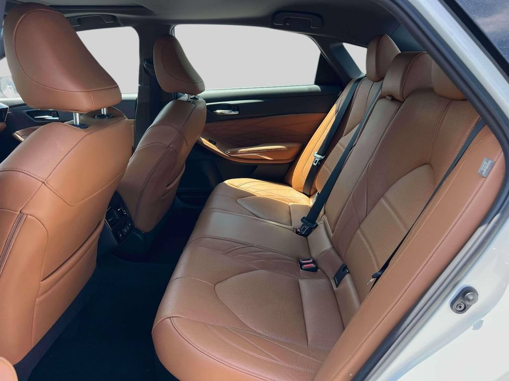 Used 2022 Toyota Avalon Limited w/ Advanced Safety Package FWD image 12