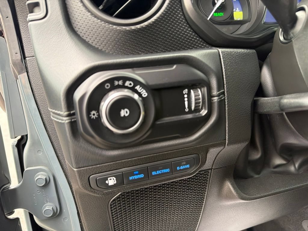 Used 2024 Jeep Wrangler Unlimited Rubicon 4xe AWD/4WD image 18