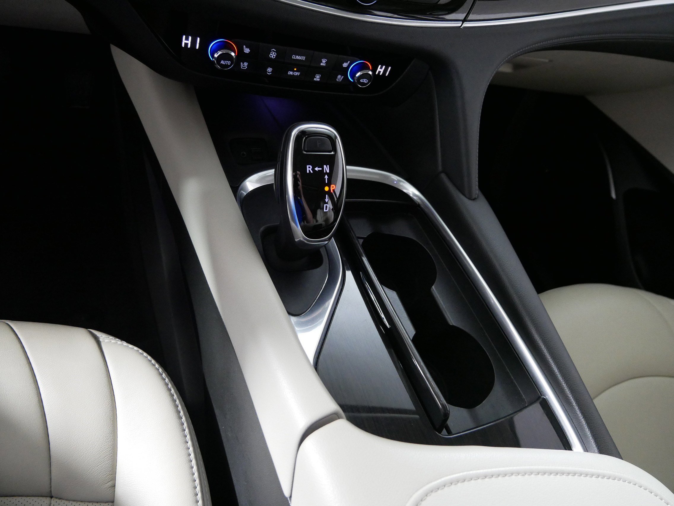 Certified 2020 Buick Enclave Premium w/ Sun and Sites Package image 24