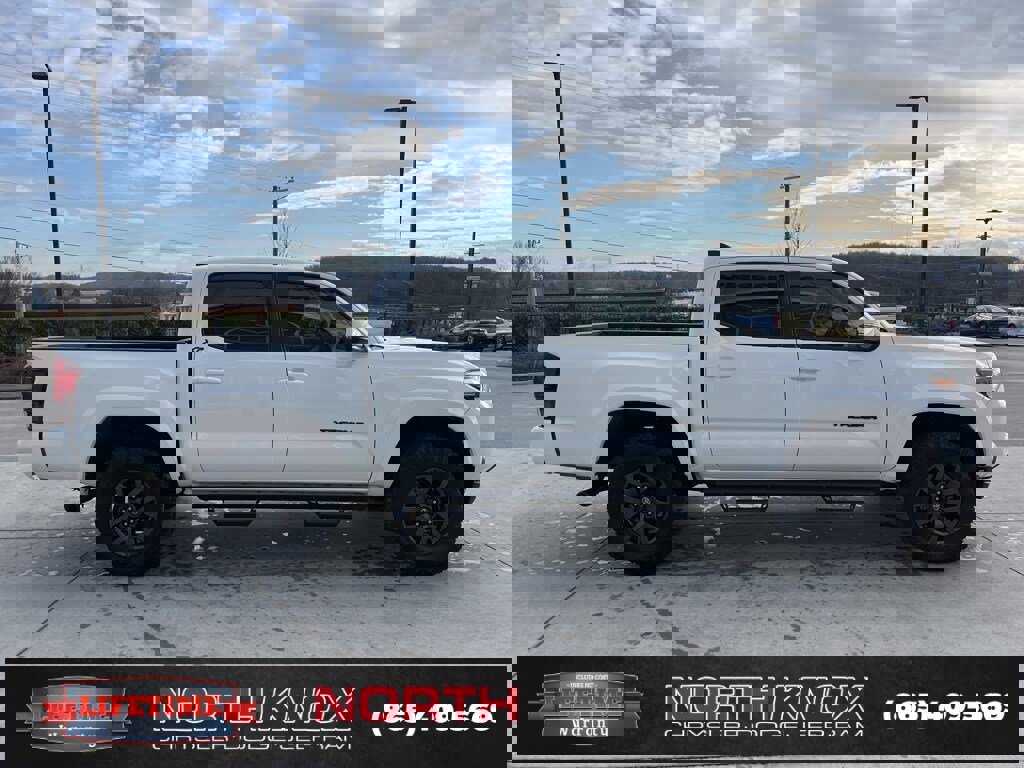 Used 2023 Toyota Tacoma SR image 21