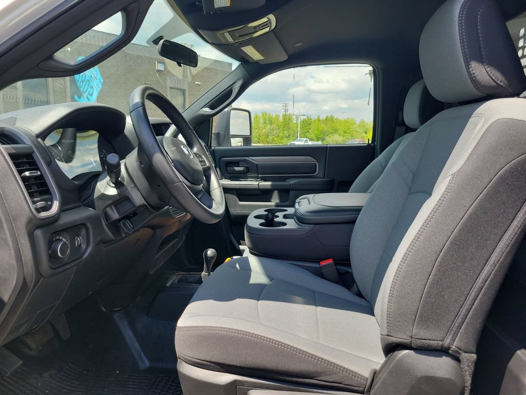 New 2024 RAM 5500 Tradesman AWD/4WD image 9
