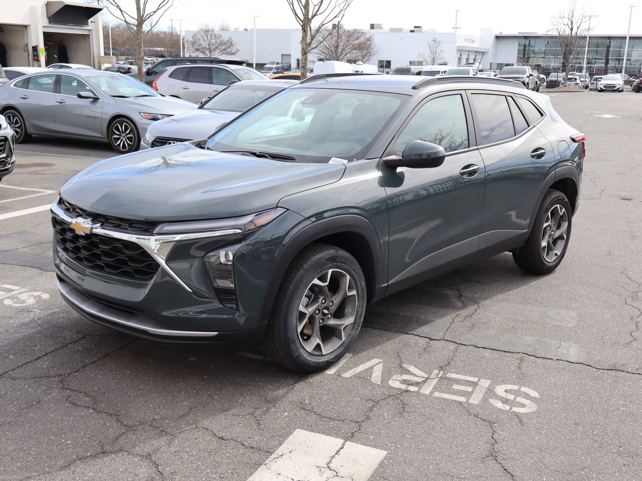 Used 2025 Chevrolet Trax LT w/ Driver Confidence Package image 16