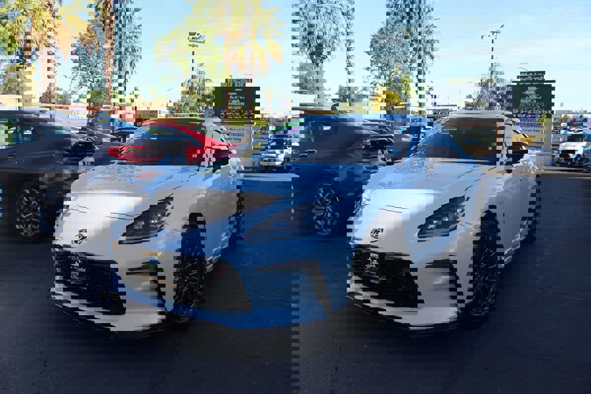 Used 2023 Toyota GR86 w/ ALL Weather Mat Package (TMS) RWD image 29