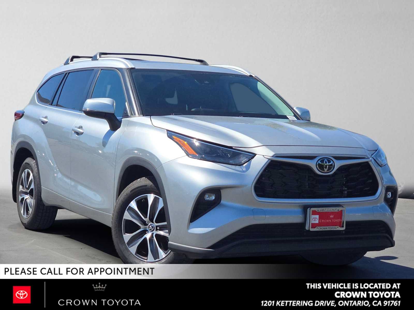 Used 2023 Toyota Highlander XLE FWD image 1