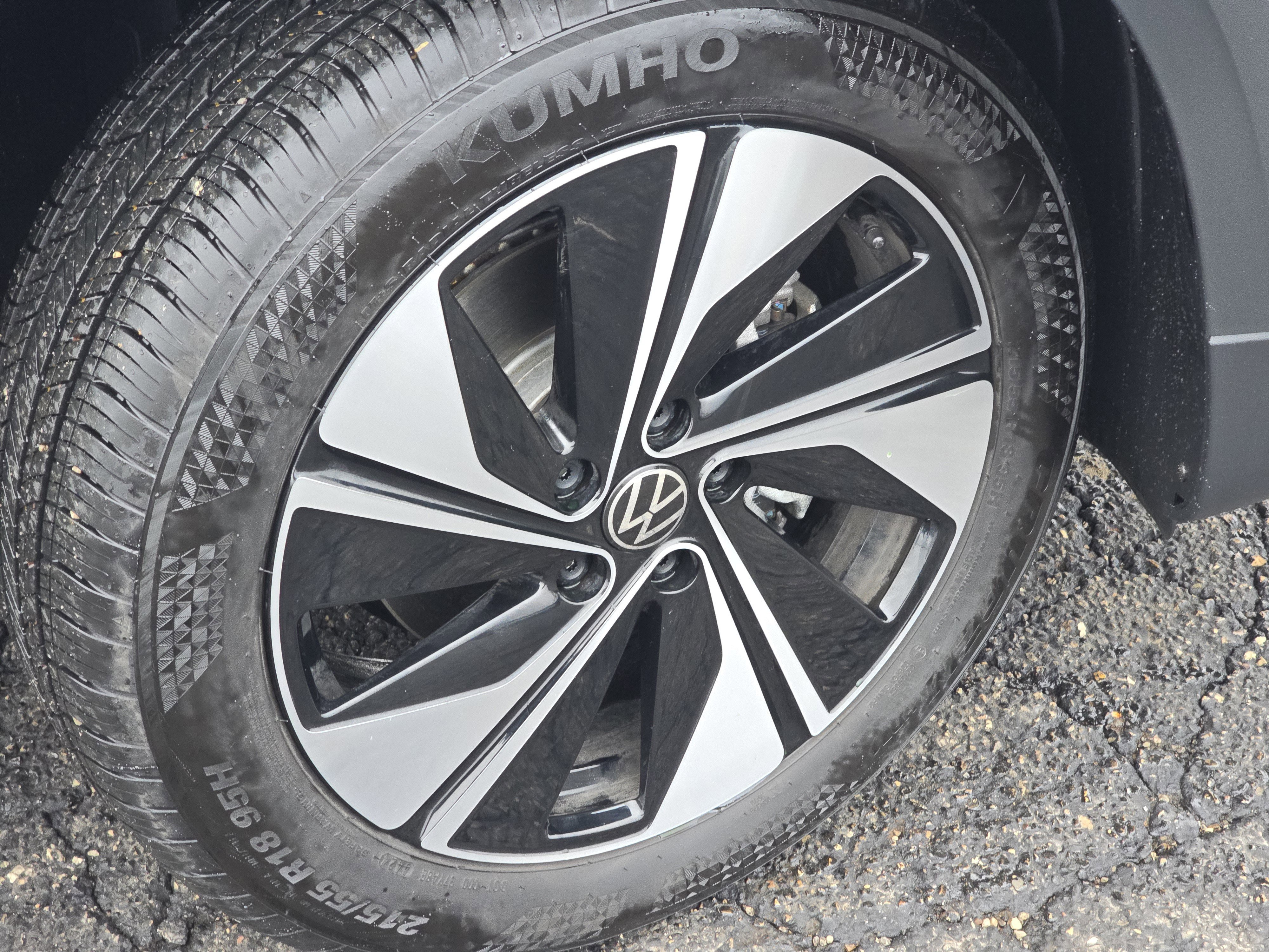 New 2025 Volkswagen Taos SE image 13