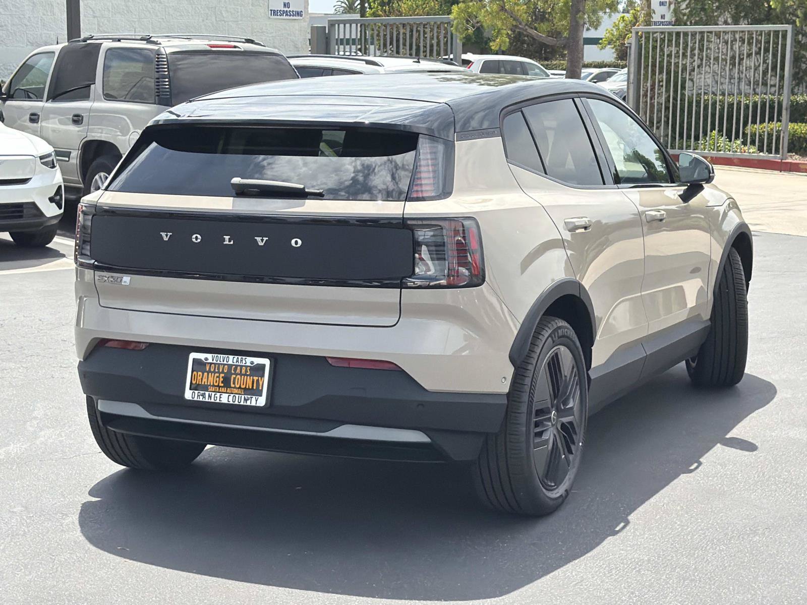 New 2026 Volvo EX30 Cross Country Ultra w/ Protection Package Premier AWD/4WD image 6