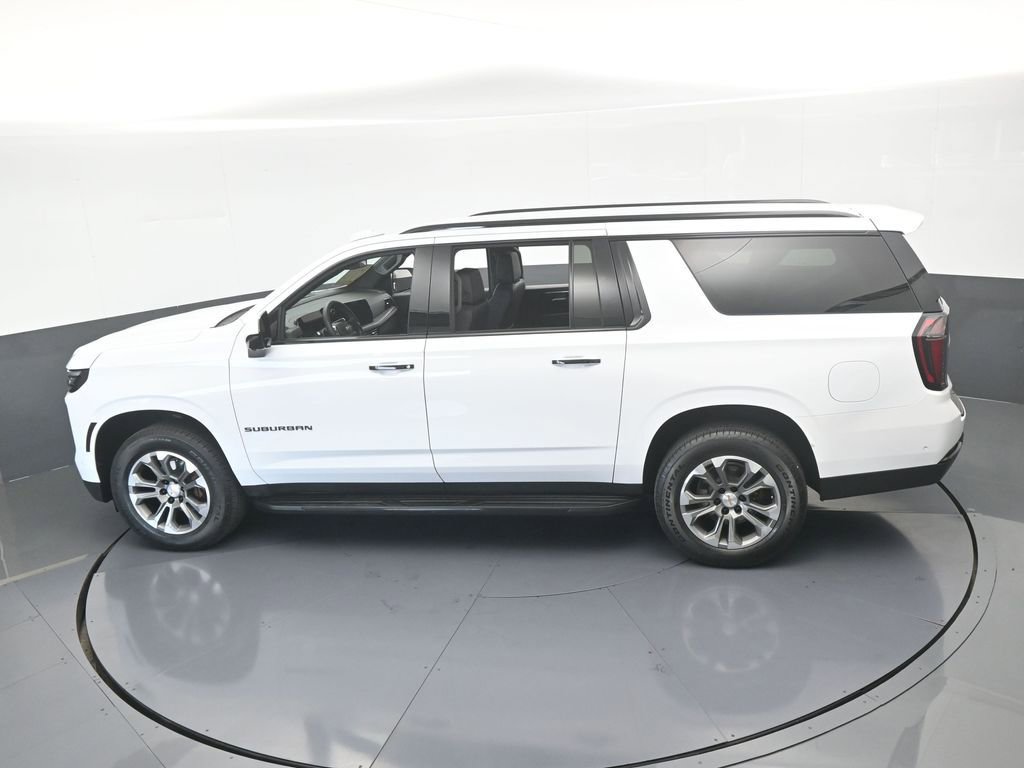 Used 2025 Chevrolet Suburban LT image 59