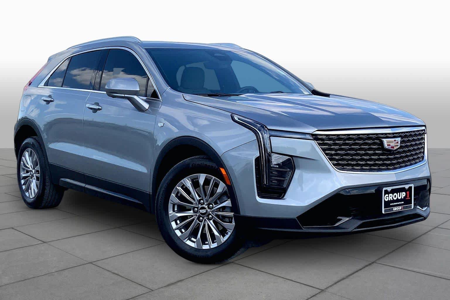 Used 2025 Cadillac XT4 Premium Luxury w/ Technology Package FWD image 3