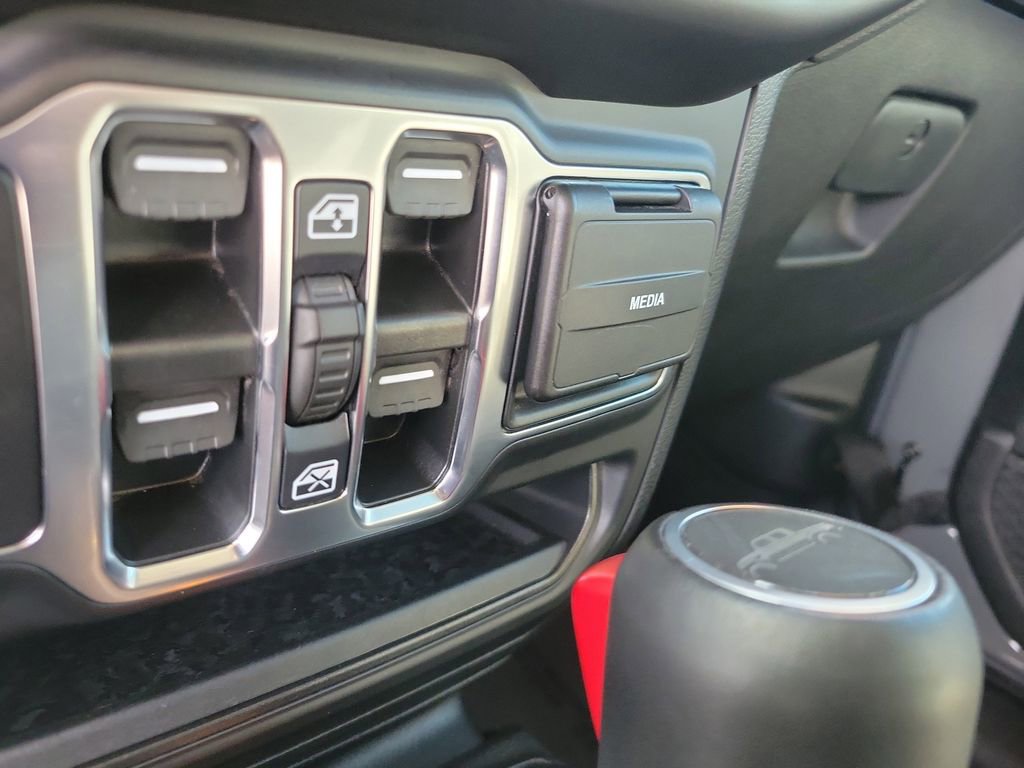 Used 2022 Jeep Gladiator Overland image 21