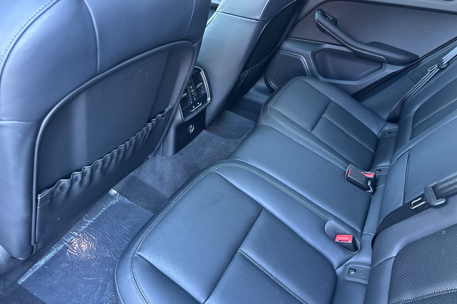 Used 2025 Porsche Macan AWD/4WD image 15