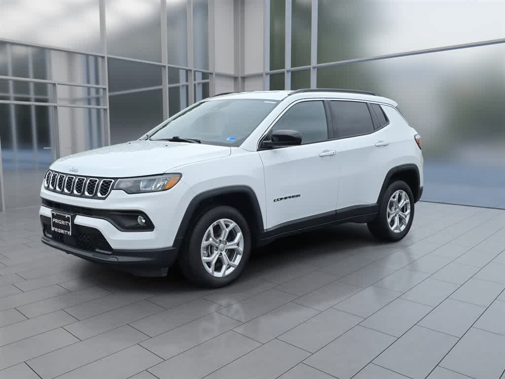 Used 2024 Jeep Compass Latitude AWD/4WD image 5