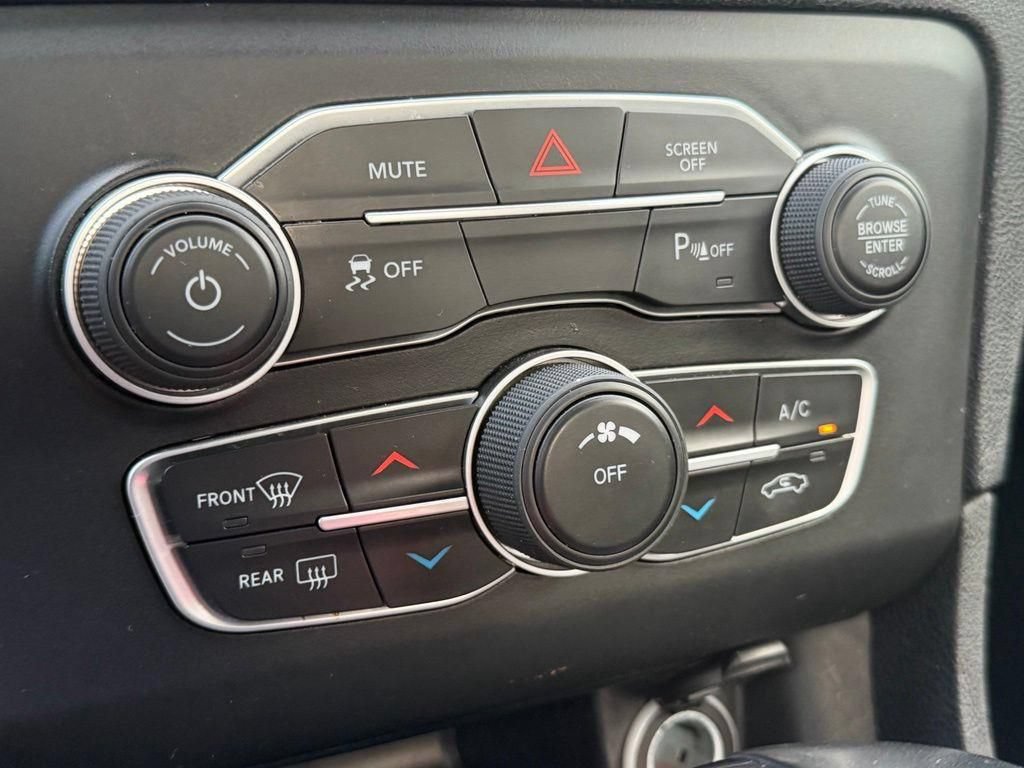 Used 2023 Dodge Charger SXT RWD image 18