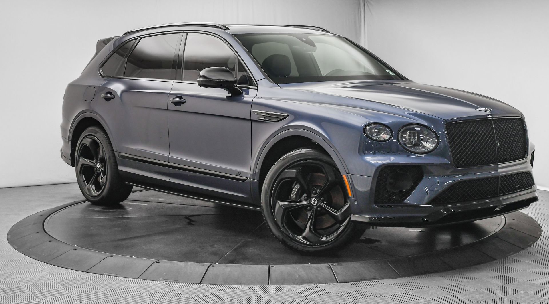 Used 2022 Bentley Bentayga S image 1