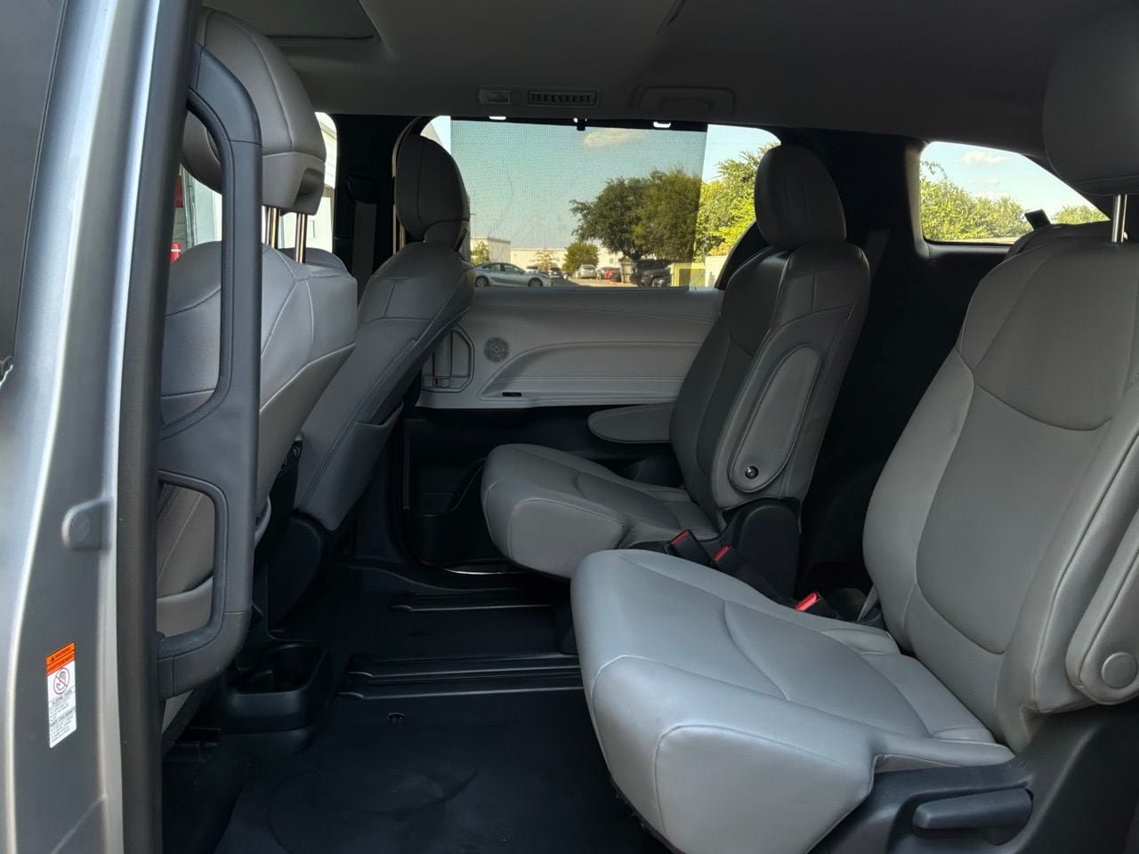 Used 2025 Toyota Sienna XLE FWD image 12