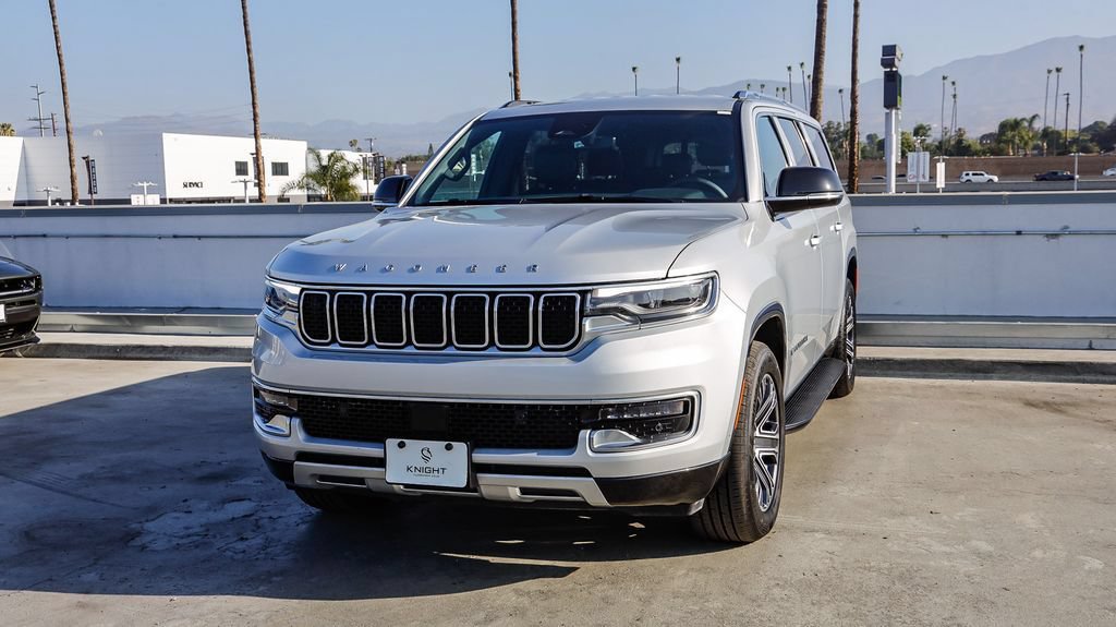 Used 2024 Jeep Wagoneer L Series II w/ Flexible Seating Group AWD/4WD image 4