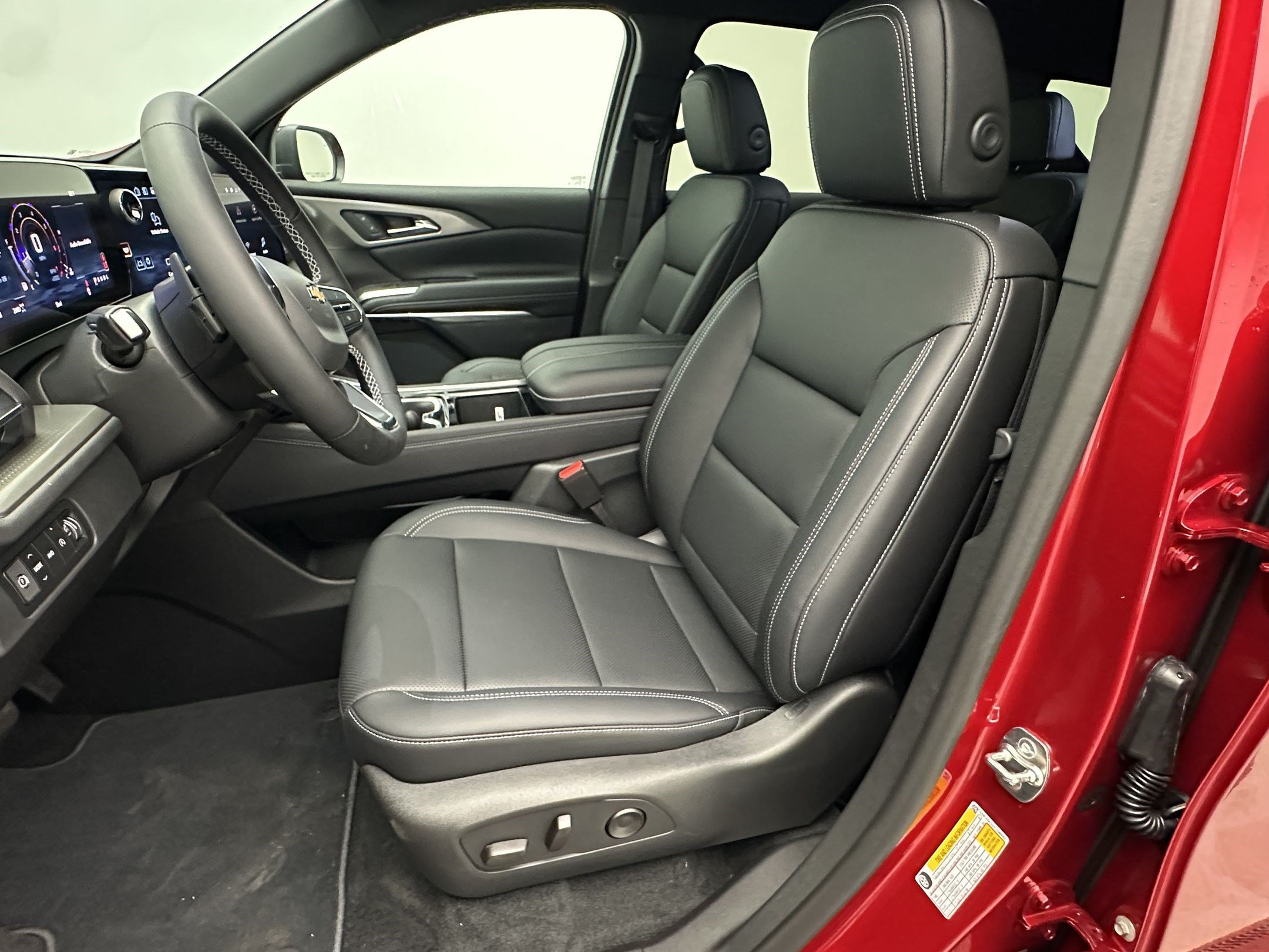 New 2027 Chevrolet Traverse LT w/ LPO, Floor Liner Package AWD/4WD image 5