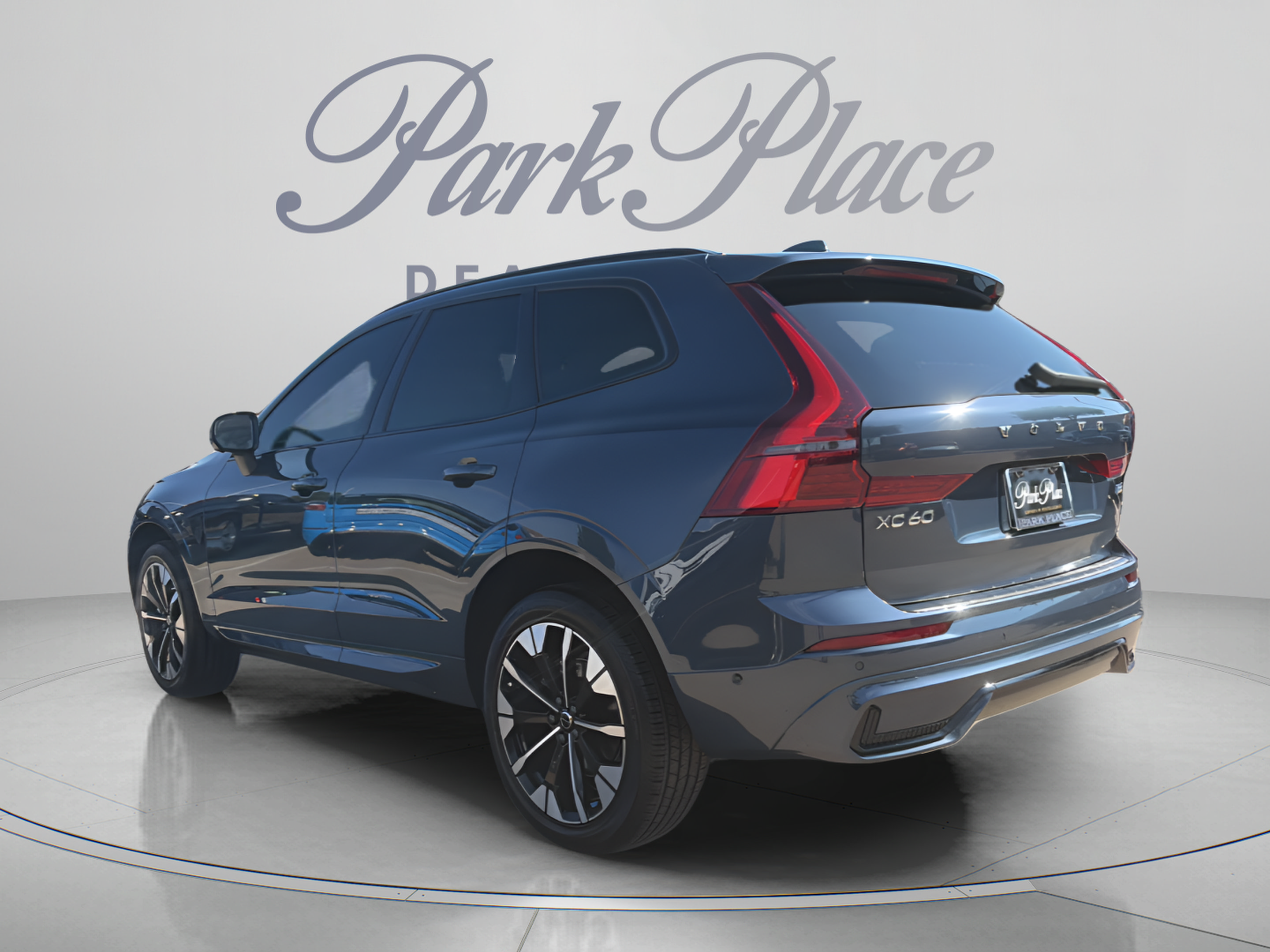 New 2027 Volvo XC60 B5 Plus AWD/4WD image 3
