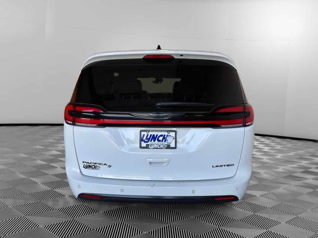 Used 2025 Chrysler Pacifica Limited FWD image 4