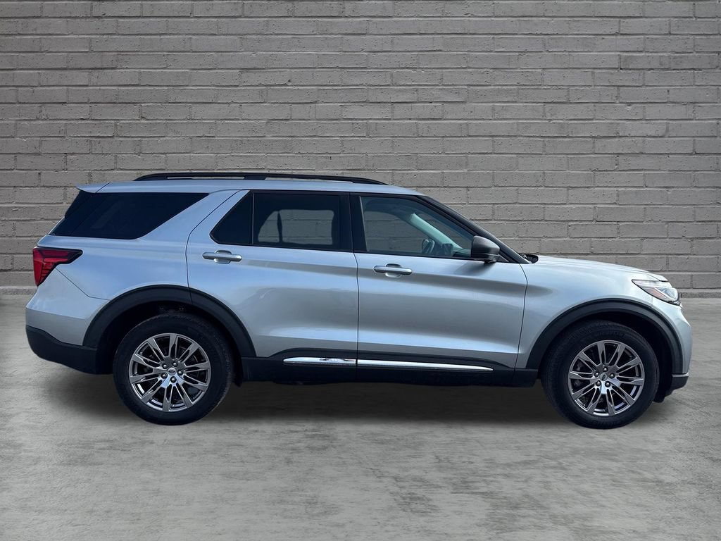 Used 2025 Ford Explorer Active w/ Active Comfort Package AWD/4WD image 9