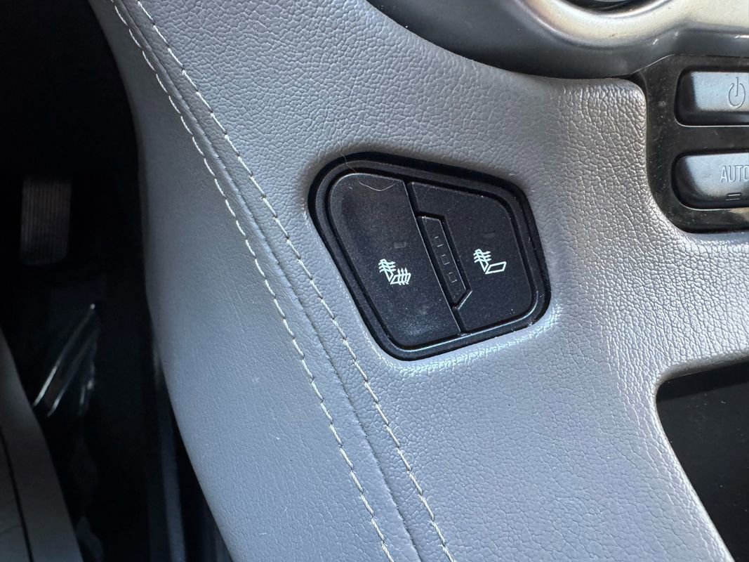 Used 2020 Chevrolet Suburban LT image 13