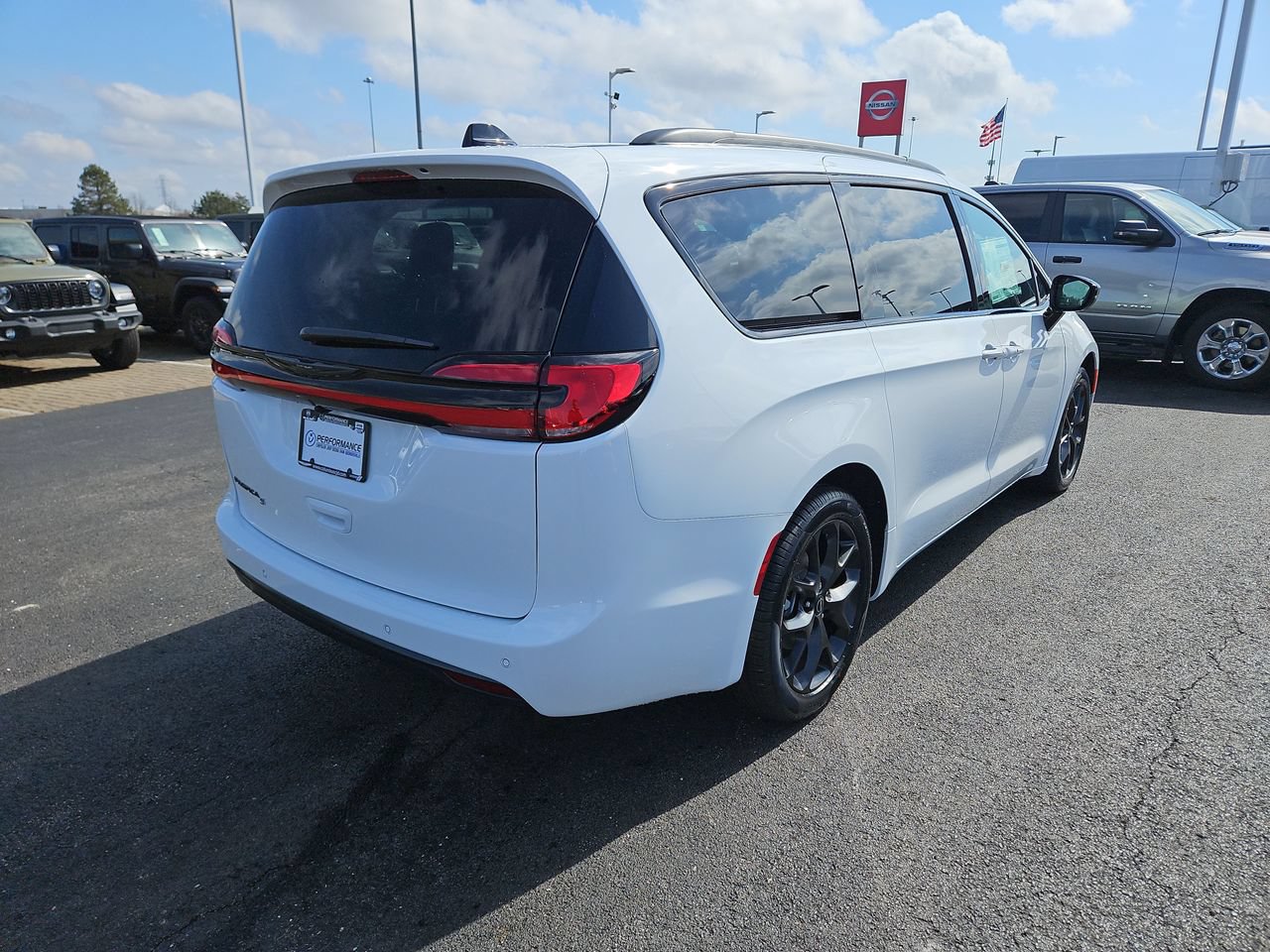 New 2026 Chrysler Pacifica Select w/ S Appearance Package FWD image 7