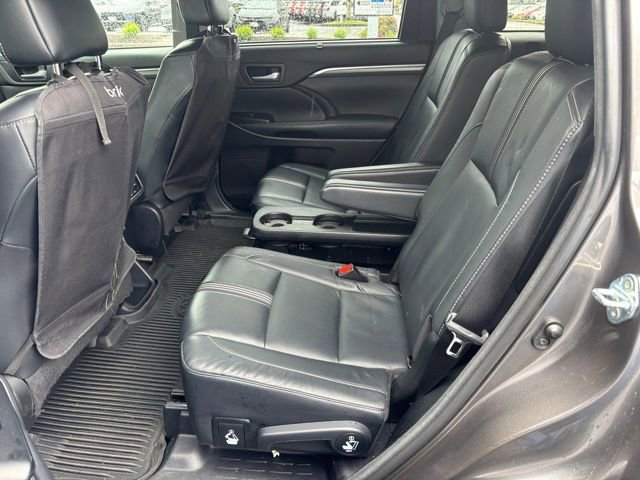 Used 2018 Toyota Highlander SE image 12