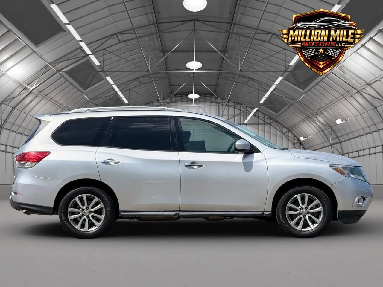 Used 2015 Nissan Pathfinder SV FWD image 7