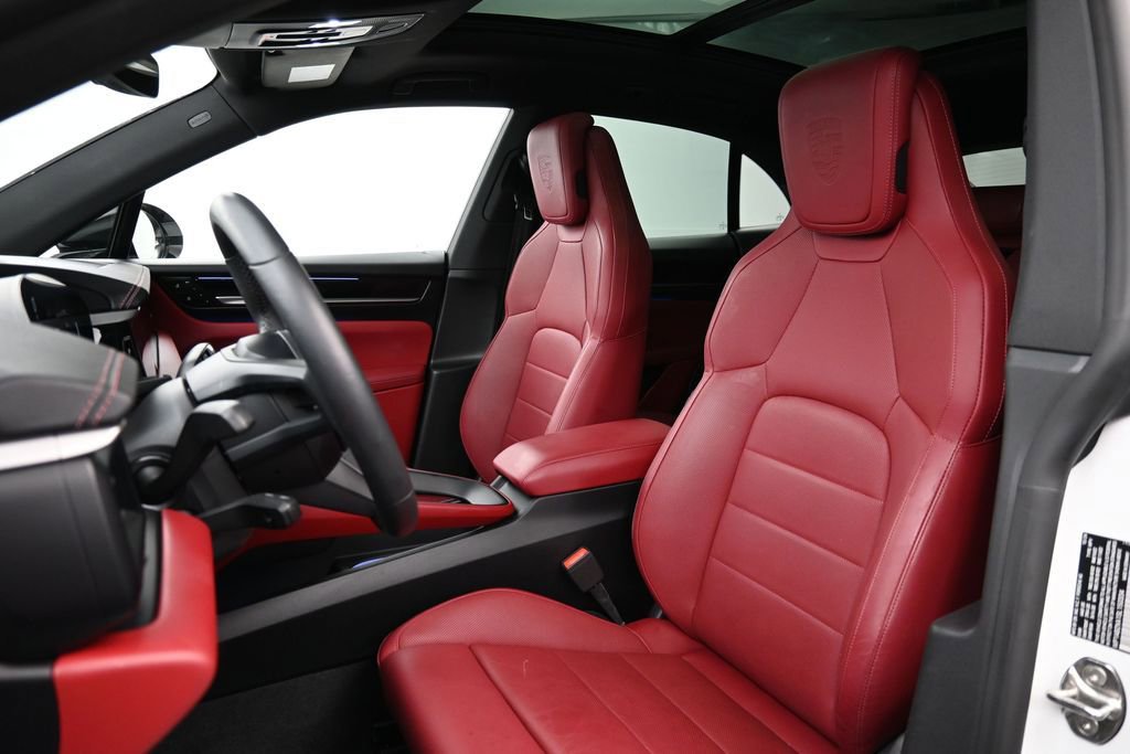 Certified 2025 Porsche Macan 4S Electric AWD/4WD image 5