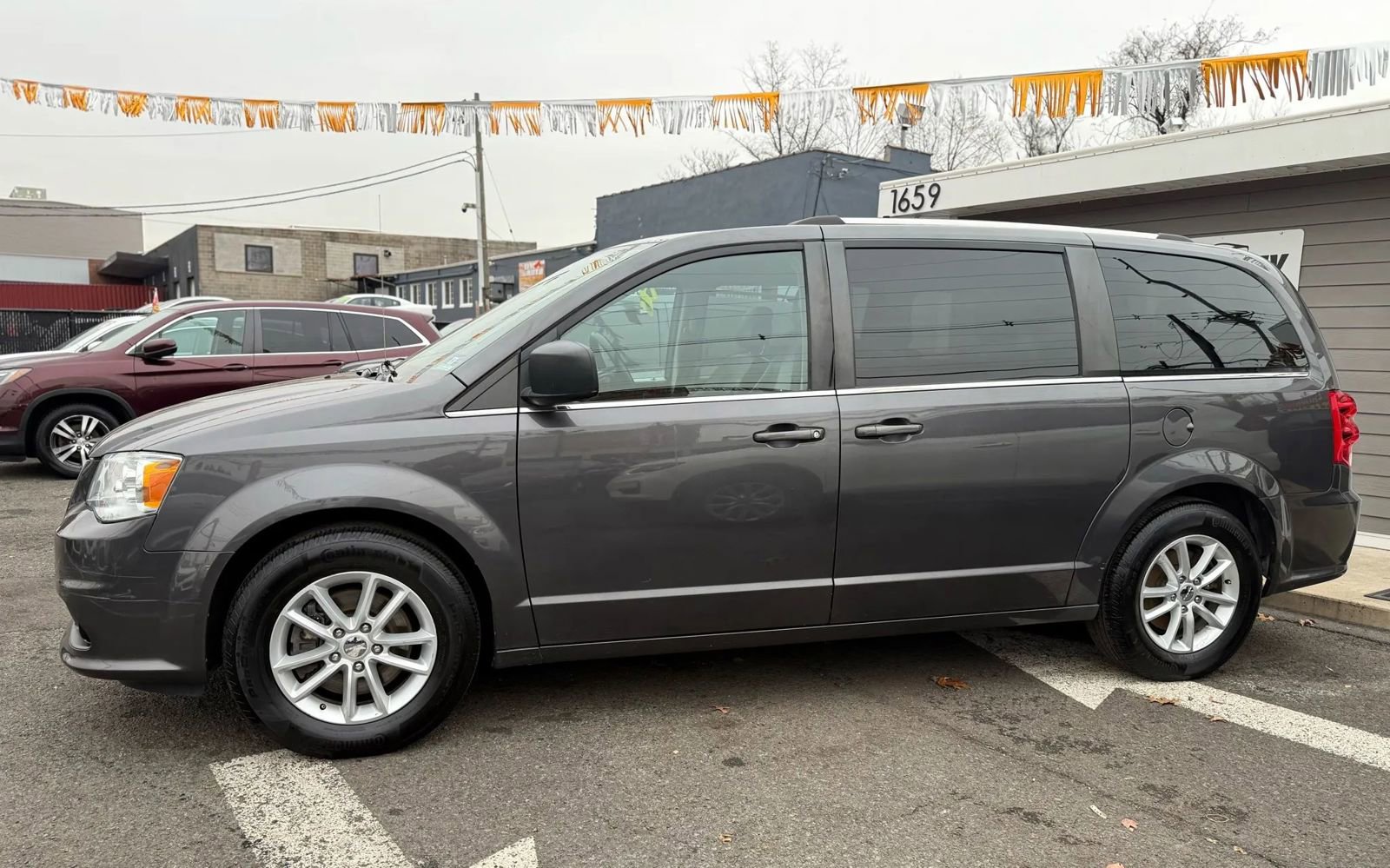 Used 2019 Dodge Grand Caravan SXT image 3