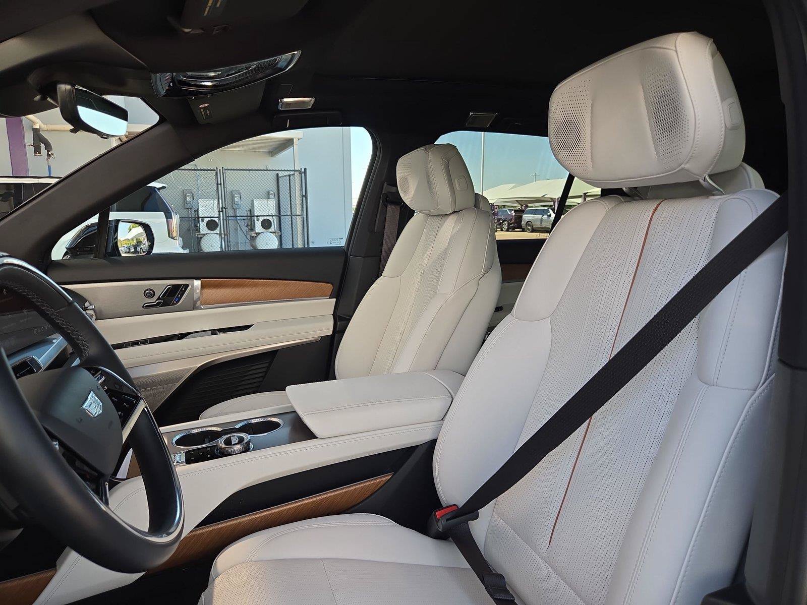 Certified 2026 Cadillac Vistiq Luxury AWD/4WD image 28