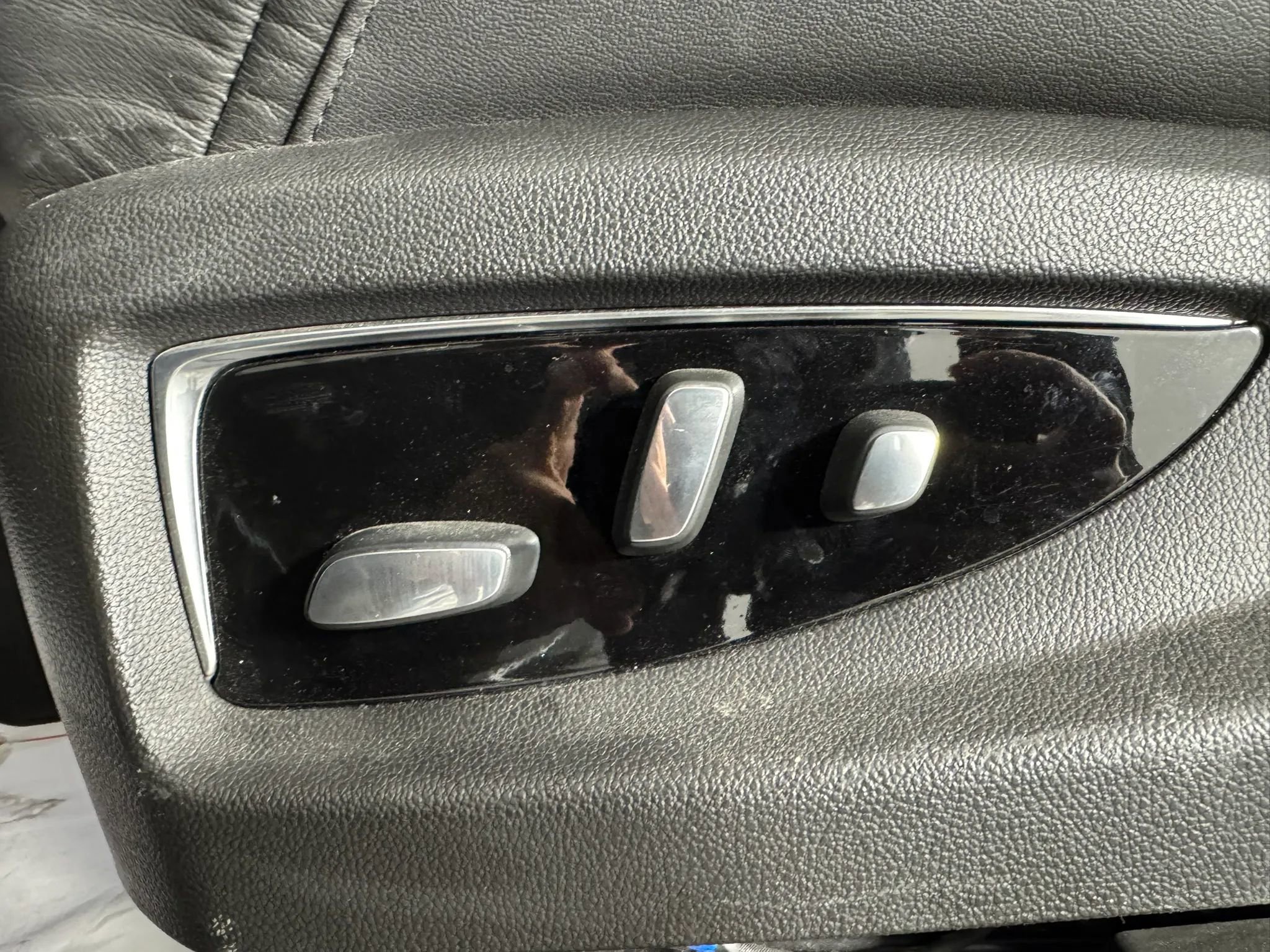 Used 2018 Cadillac Escalade Premium Luxury image 36