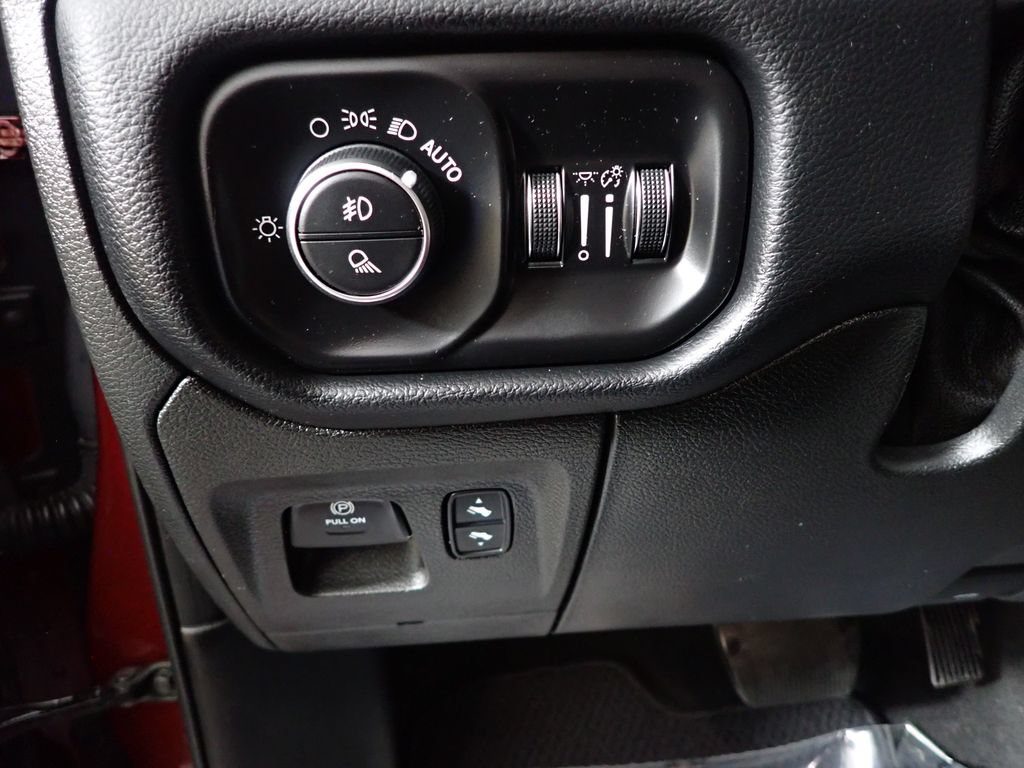 Used 2019 RAM 1500 Laramie AWD/4WD image 23