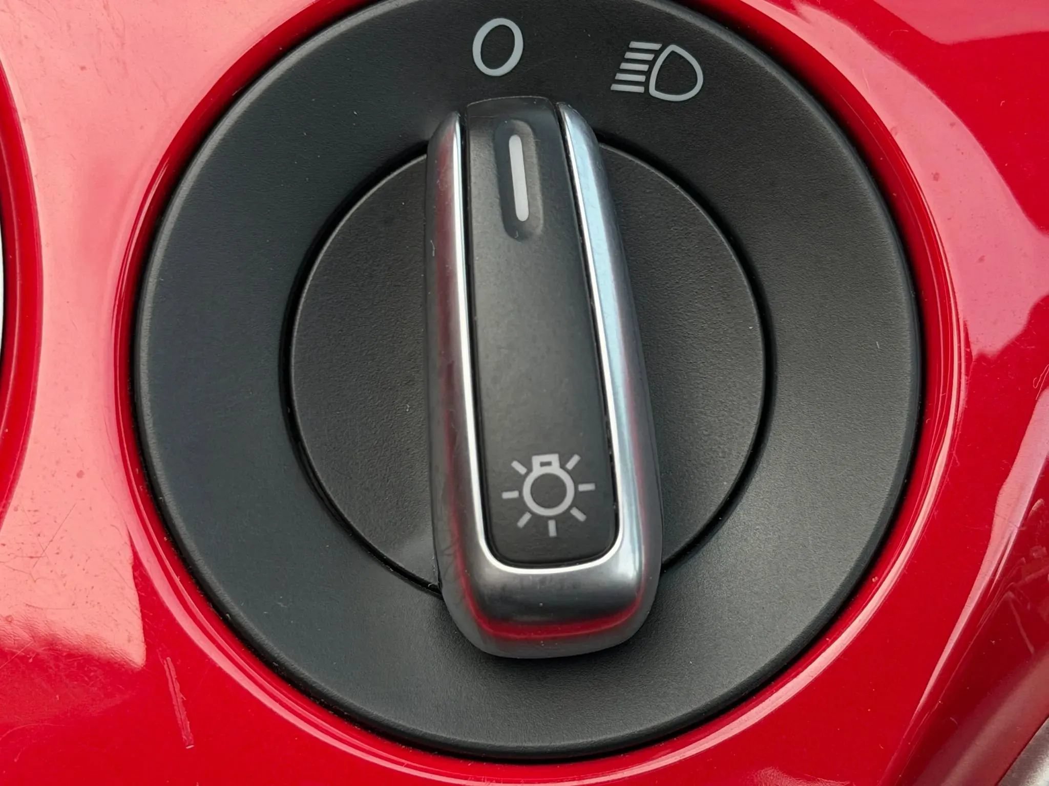 Used 2013 Volkswagen Beetle TDI FWD image 41