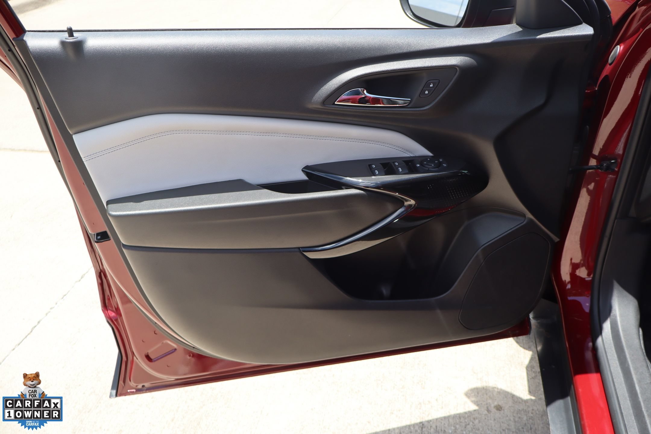 Used 2024 Chevrolet Trax LT w/ LT Convenience Package FWD image 12