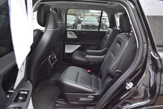 Used 2025 Lincoln Aviator Reserve w/ Equipment Group 201A AWD/4WD image 5