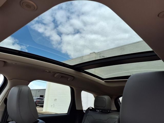 Certified 2024 Lincoln Corsair Grand Touring AWD/4WD image 9