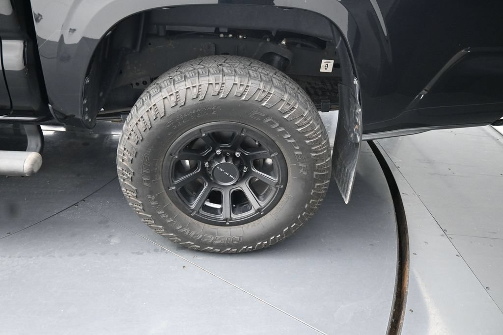 Used 2020 Toyota Tacoma SR AWD/4WD image 14