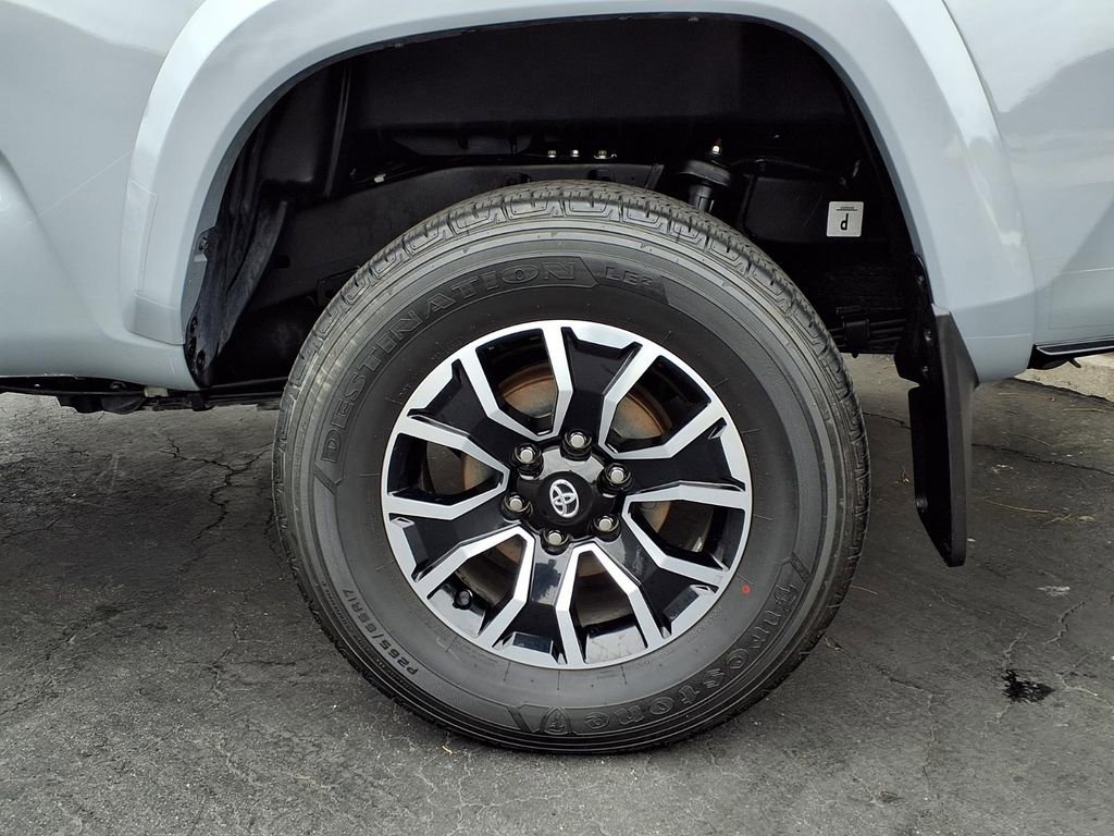 Used 2021 Toyota Tacoma TRD Sport w/ Technology Package RWD image 4