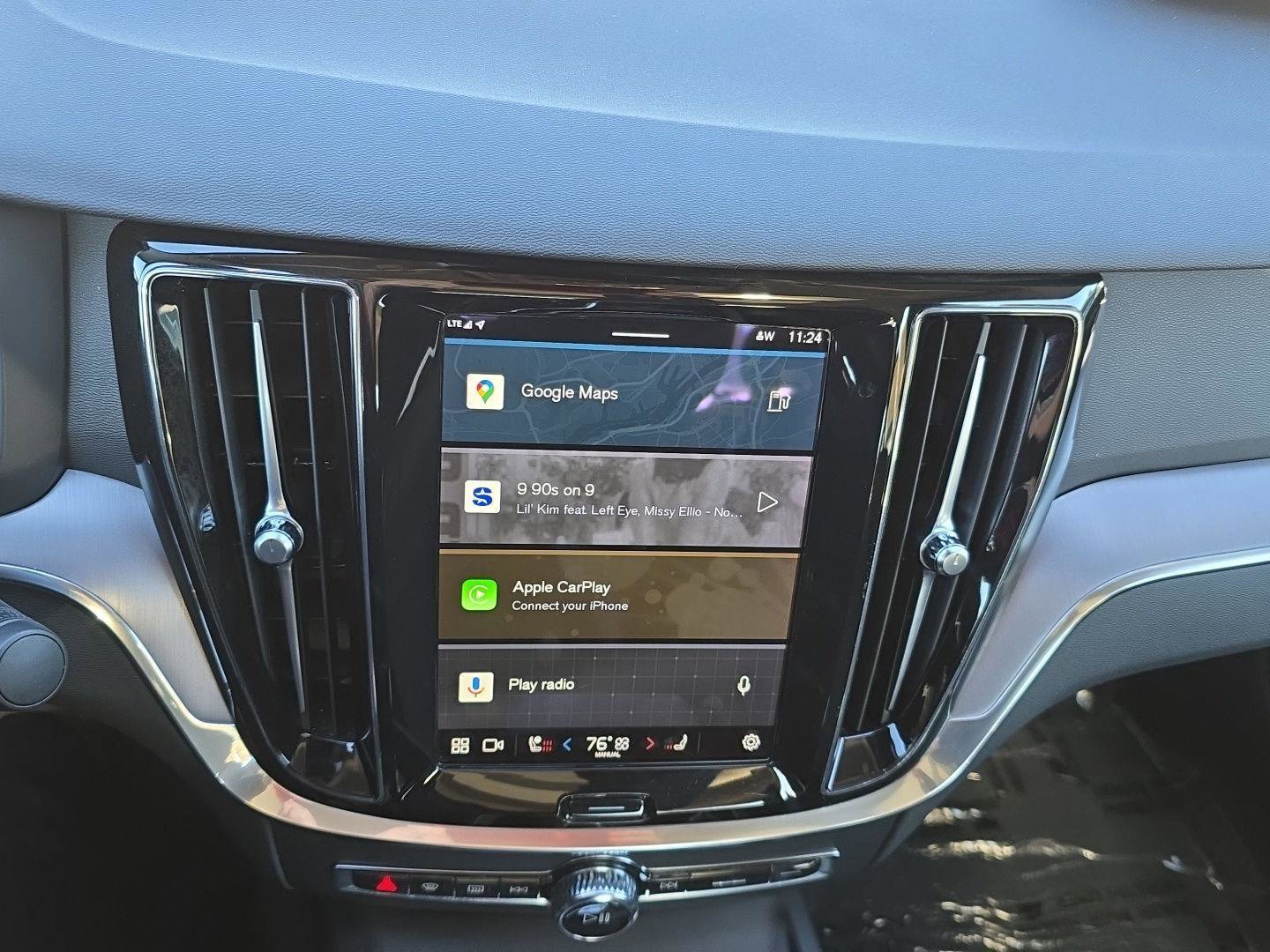 Used 2024 Volvo S60 B5 Core image 24