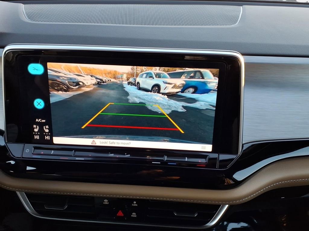 Used 2024 Volkswagen Atlas Cross Sport SE image 20