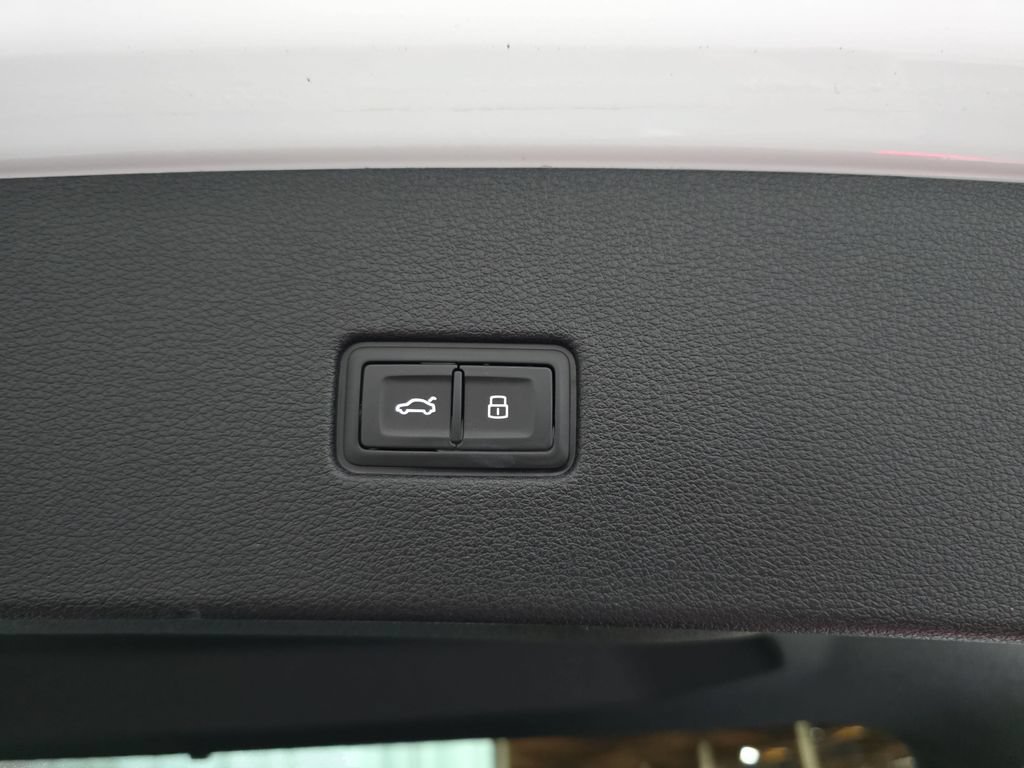 Used 2019 Audi Q8 Prestige AWD/4WD image 16