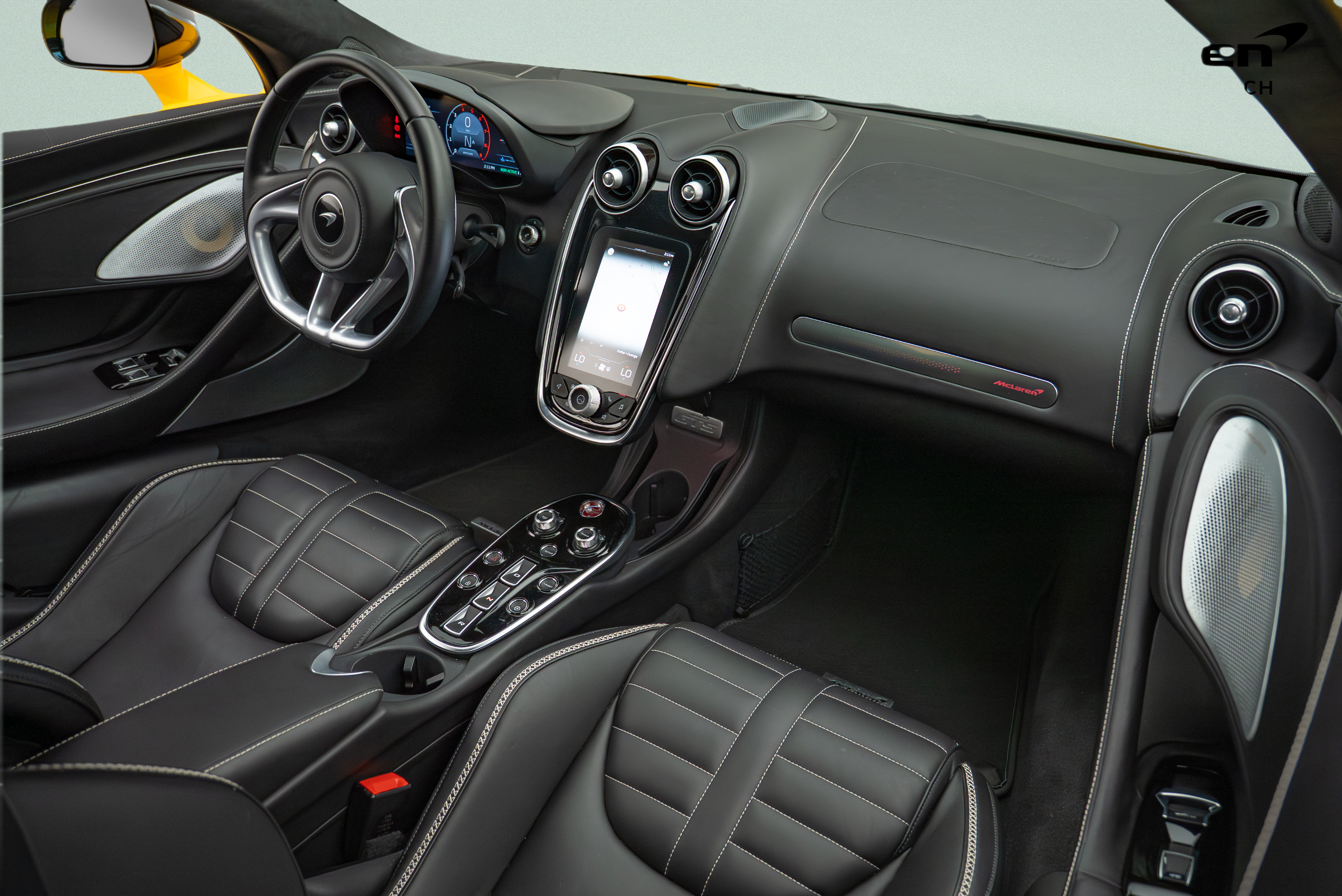 Used 2025 McLaren GTS RWD image 33