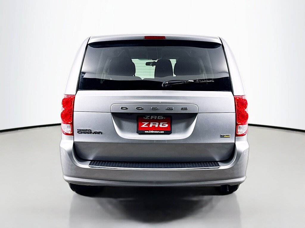 Used 2018 Dodge Grand Caravan SE FWD image 4