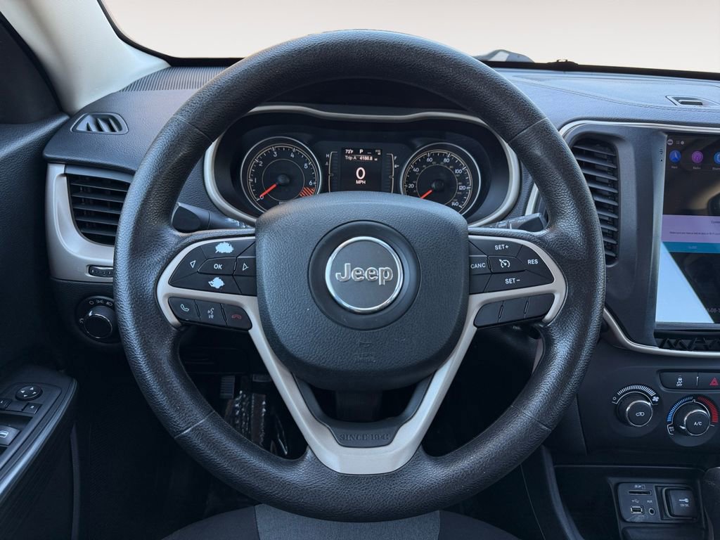 Used 2015 Jeep Cherokee Sport FWD image 22