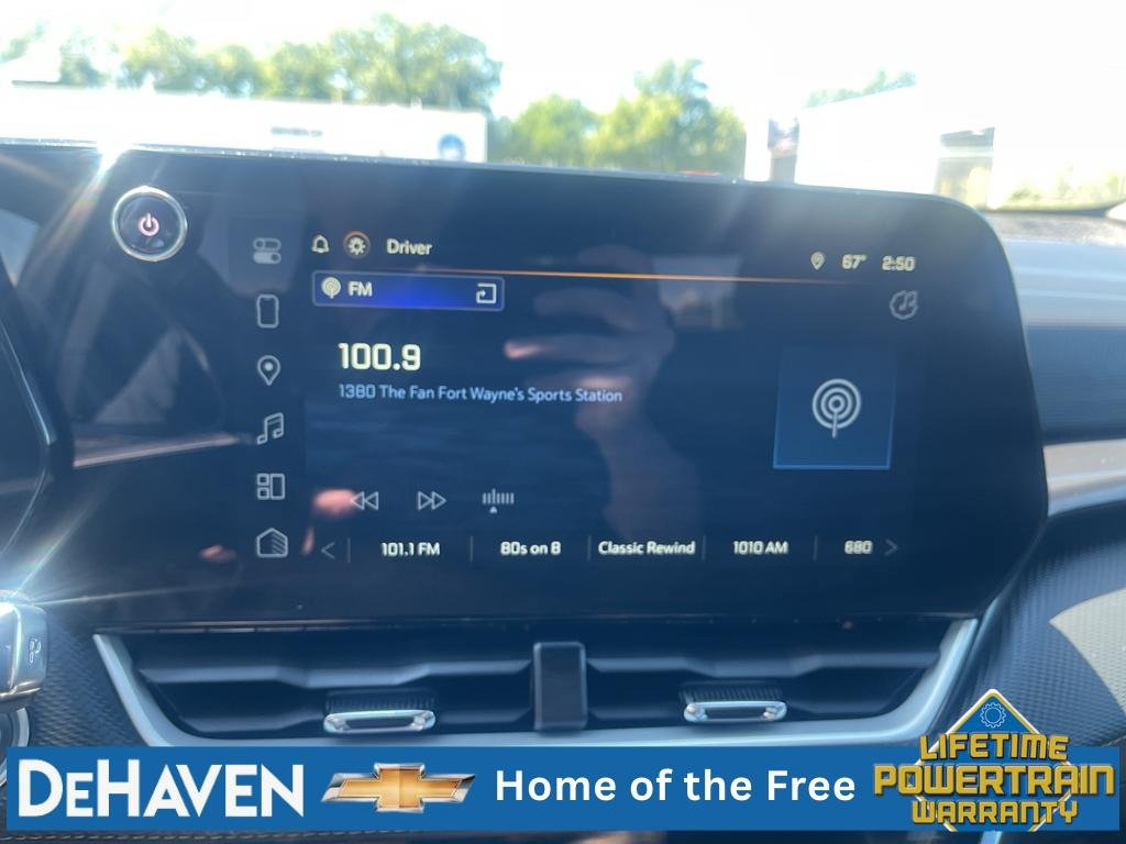 Used 2025 Chevrolet Equinox LT AWD/4WD image 13
